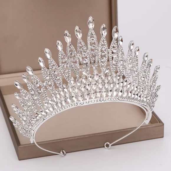 Wedding Tiara Crown - Picture 1 of 12